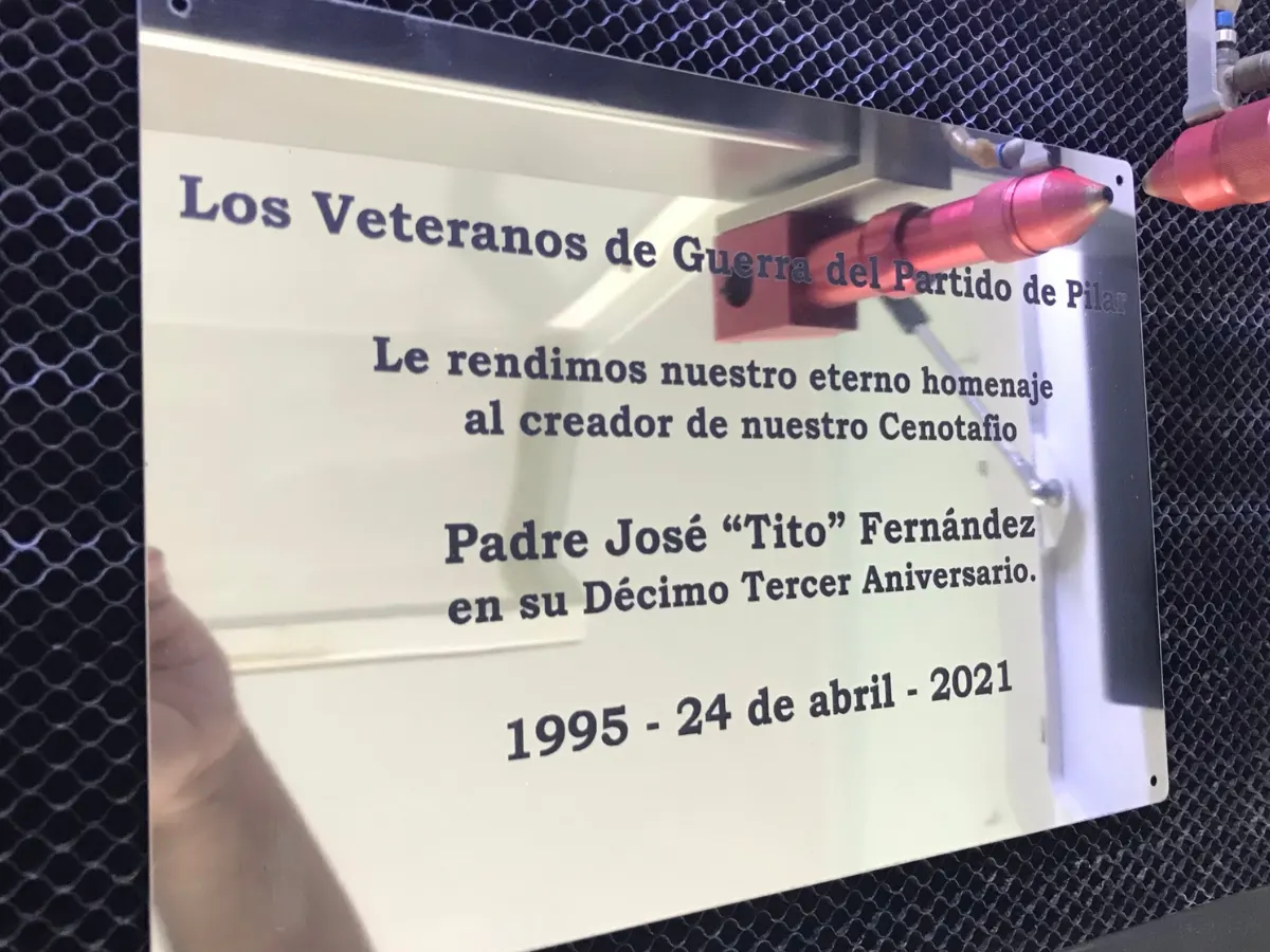 Placa conmemorativa grabada con láser 10