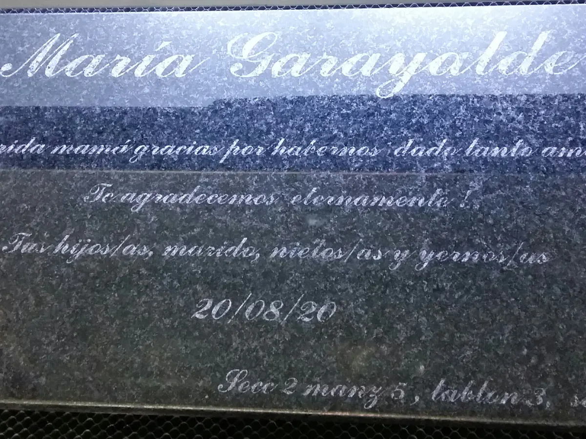 Placa conmemorativa grabada con láser 2
